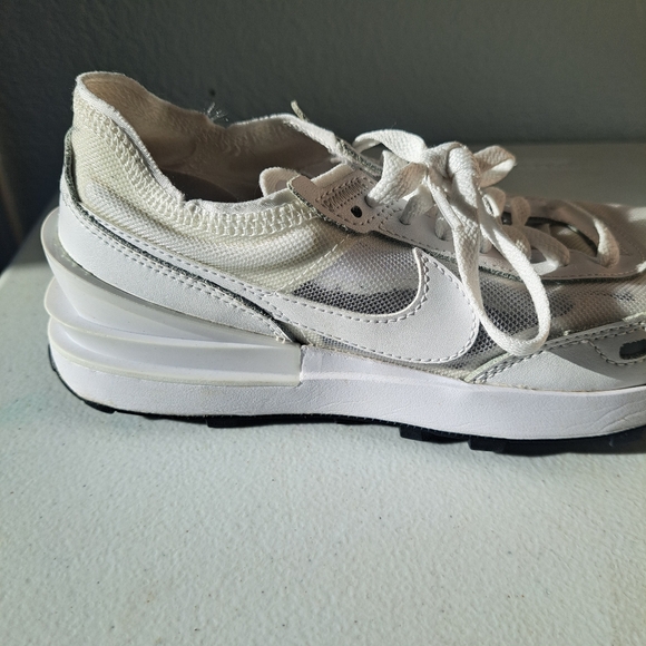 Nike White and Gray Athletic Shoes - Picture 2 of 6
